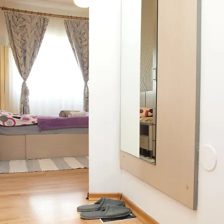 Rosuites - Old Town Studio Apartman *